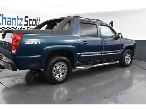 Used 2005 Chevrolet Avalanche Z71 w/ Sun And Sound Package image 5