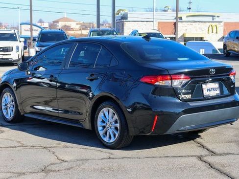 Used 2022 Toyota Corolla LE w/ LE Convenience Package image 5