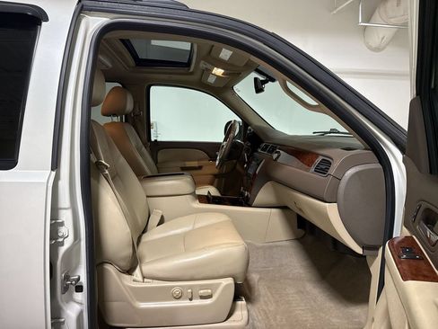 Used 2013 Chevrolet Avalanche LTZ AWD/4WD image 23