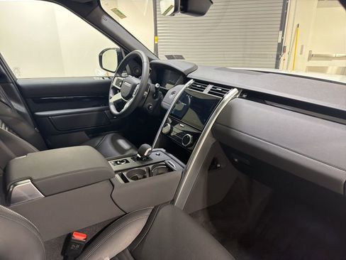 Used 2025 Land Rover Discovery S AWD/4WD image 24