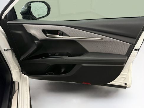 Used 2025 Toyota Camry SE w/ Convenience Package FWD image 33