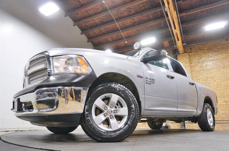 Used 2019 RAM 1500 4x4 Crew Cab Classic w/ Chrome Appearance Group image 3