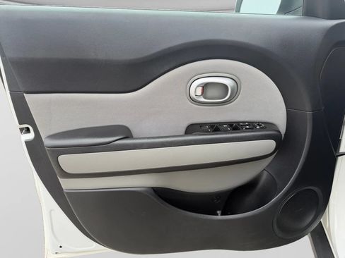 Used 2016 Kia Soul FWD image 13