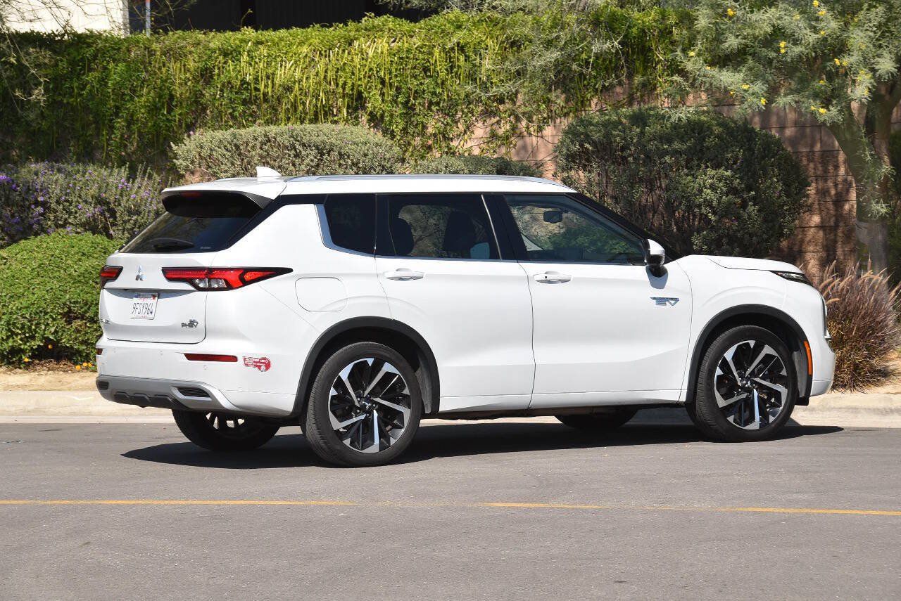 Used 2023 Mitsubishi Outlander SEL AWD/4WD image 10