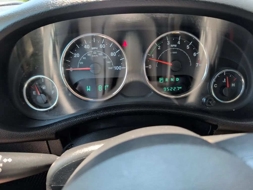 Used 2018 Jeep Wrangler Unlimited Sahara AWD/4WD image 15