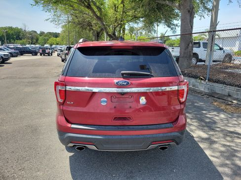 Used 2018 Ford Explorer XLT FWD image 4