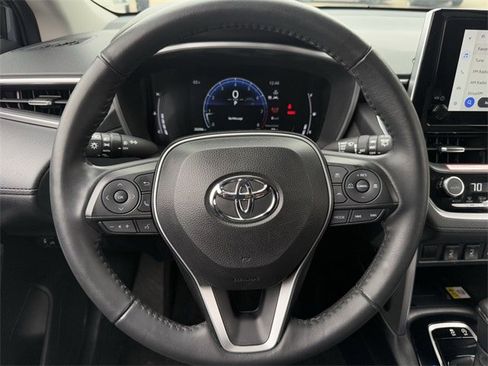 Used 2023 Toyota Corolla Cross XLE image 13