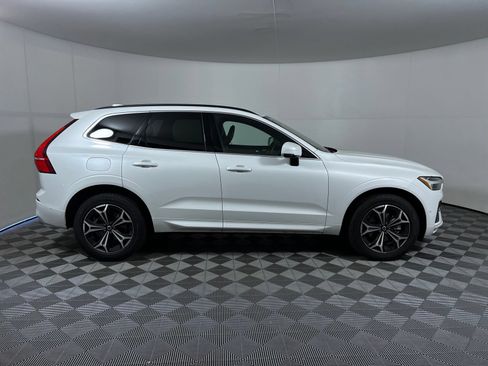 Used 2022 Volvo XC60 B5 Momentum FWD image 4