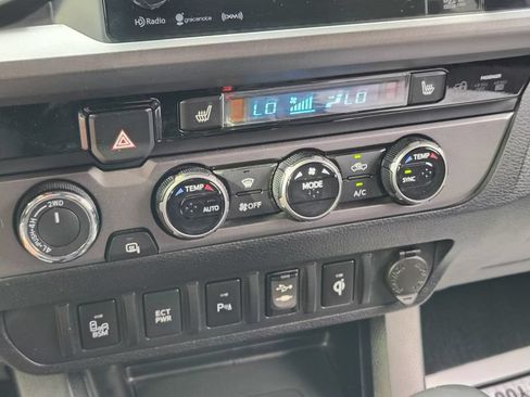 Used 2017 Toyota Tacoma TRD Sport w/ Premium & Technology Package AWD/4WD image 36