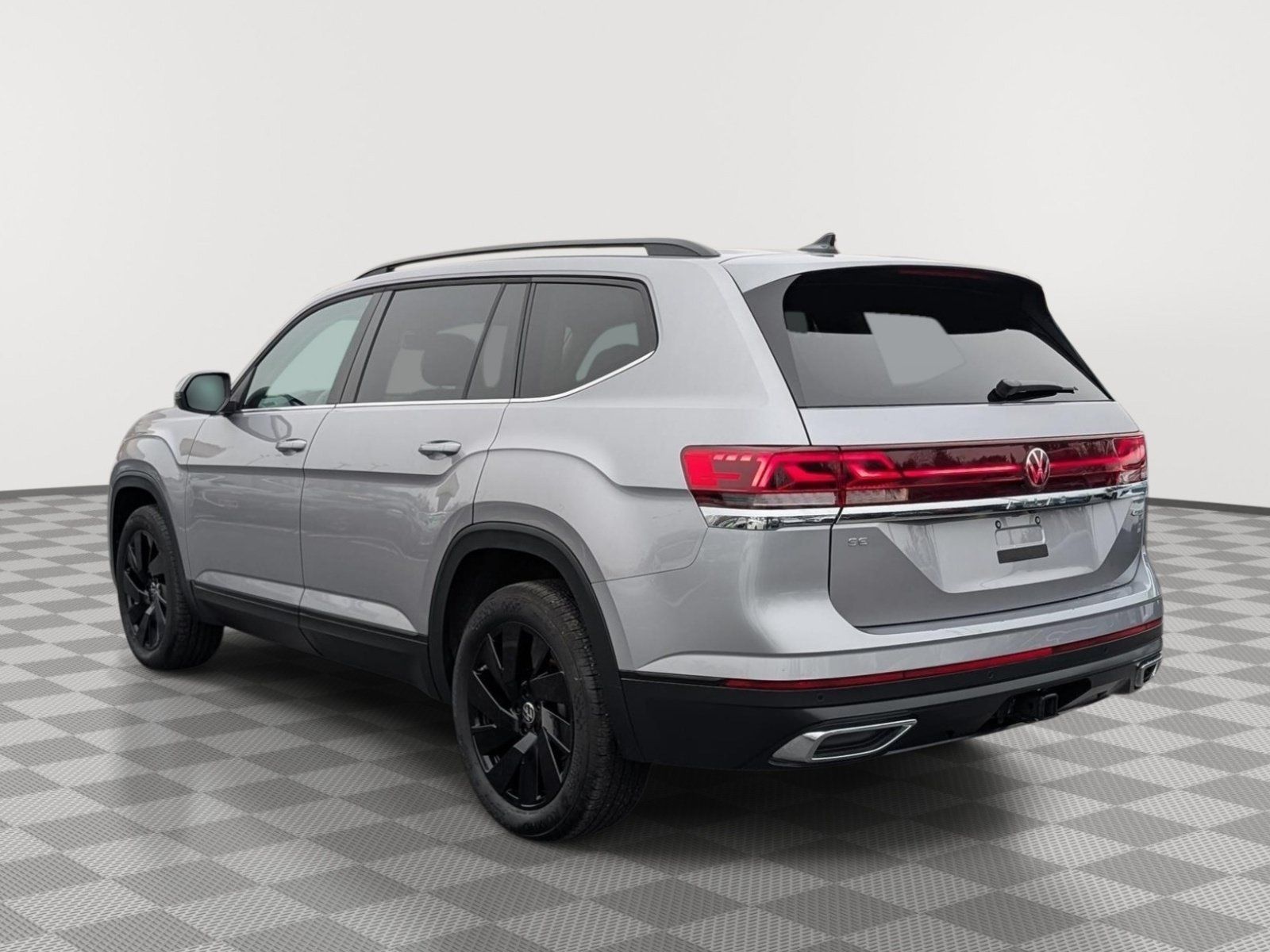 Used 2024 Volkswagen Atlas SE AWD/4WD image 3