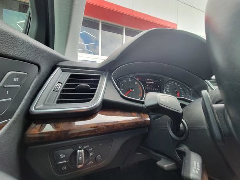 Used 2019 Audi Q5 2.0T Premium w/ Convenience Package AWD/4WD image 12