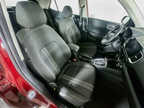 Used 2025 Hyundai Venue SEL FWD image 30