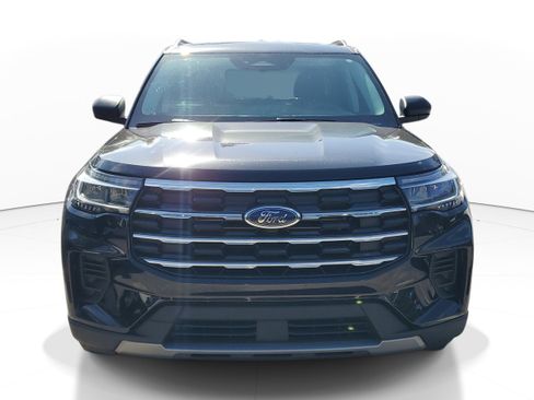 Used 2025 Ford Explorer Active image 2