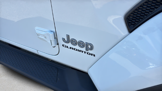 Used 2020 Jeep Gladiator Overland w/ Safety Group AWD/4WD image 41