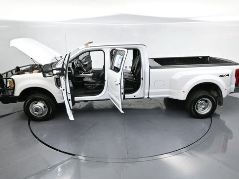 Used 2017 Ford F350 Lariat AWD/4WD image 44