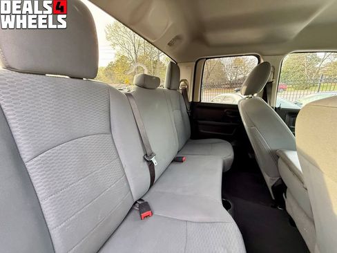 Used 2017 RAM 1500 Express RWD image 26