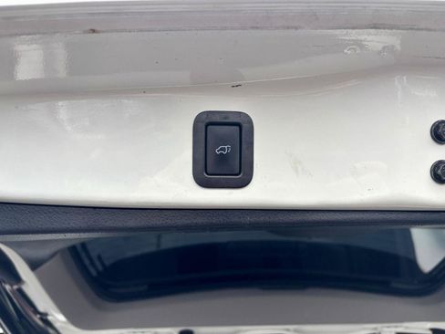 Used 2018 Toyota Highlander Plus image 17