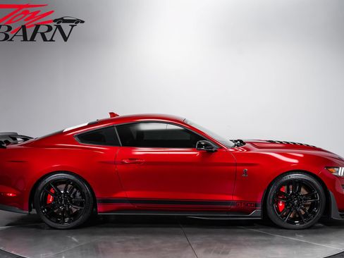 Used 2021 Ford Mustang Shelby GT500 w/ Technology Package RWD image 6