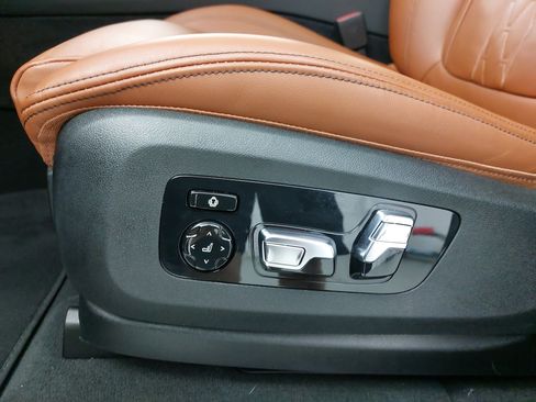 Used 2025 BMW X7 xDrive40i AWD/4WD image 33