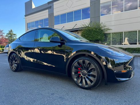 Used 2023 Tesla Model Y Performance AWD/4WD image 1
