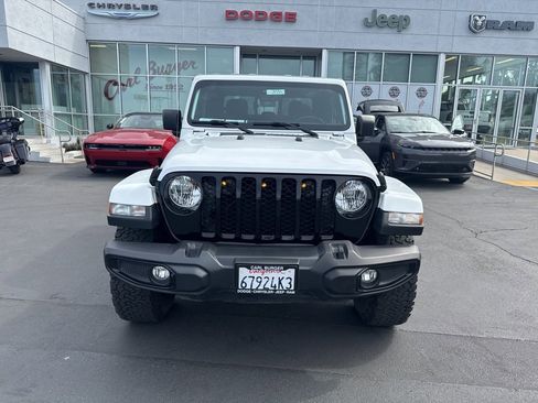 Used 2021 Jeep Gladiator Sport image 2