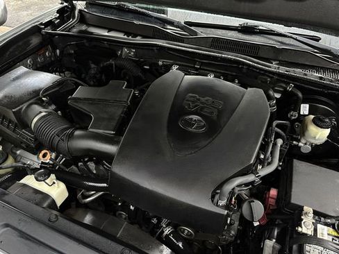 Used 2018 Toyota Tacoma SR5 image 30