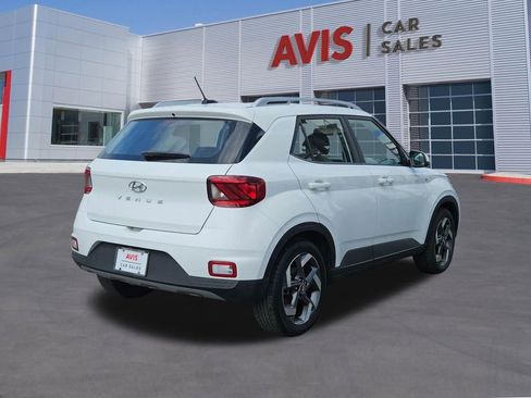 Used 2025 Hyundai Venue SEL FWD image 6