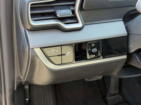 Used 2024 Kia Sportage LX image 18