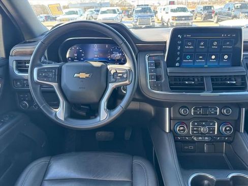 Used 2024 Chevrolet Suburban LT image 12