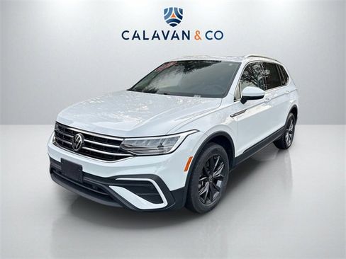 Used 2022 Volkswagen Tiguan SE image 3