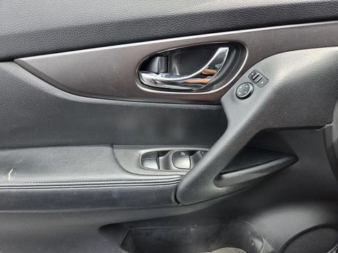 Used 2015 Nissan Rogue SV FWD image 19