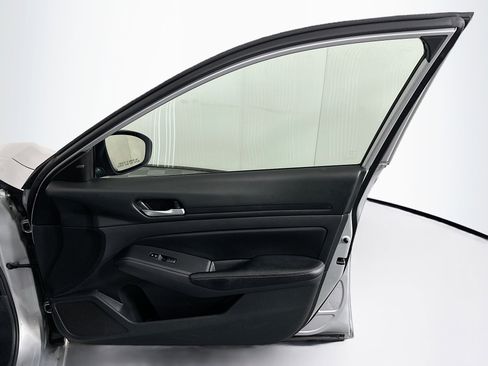 Used 2024 Nissan Altima 2.5 SV image 29