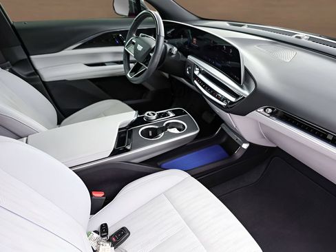 Certified 2024 Cadillac Lyriq Luxury RWD image 26