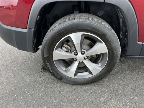 Certified 2020 Jeep Cherokee Limited w/ Luxury Group image 11