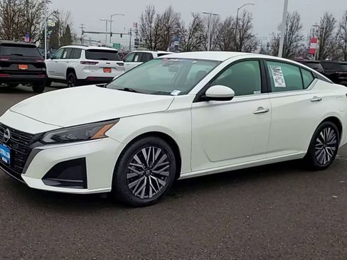 Used 2023 Nissan Altima 2.5 SV image 4