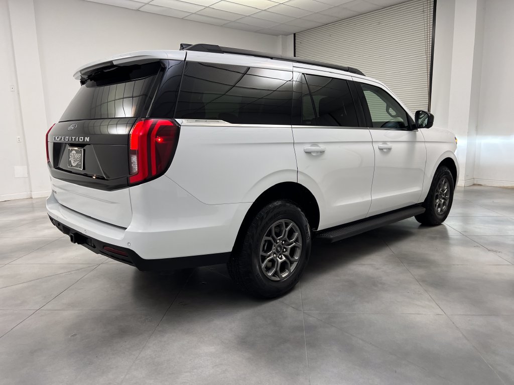 Used 2025 Ford Expedition Active RWD image 9