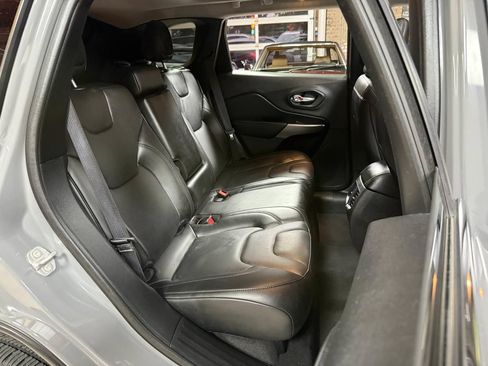Used 2020 Jeep Cherokee Limited AWD/4WD image 27