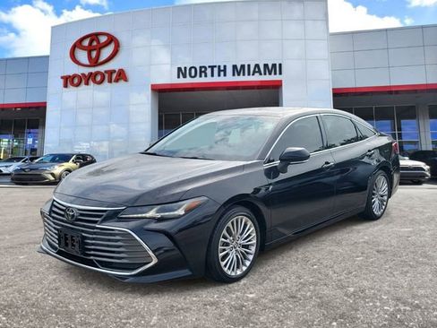 Used 2019 Toyota Avalon Limited image 2