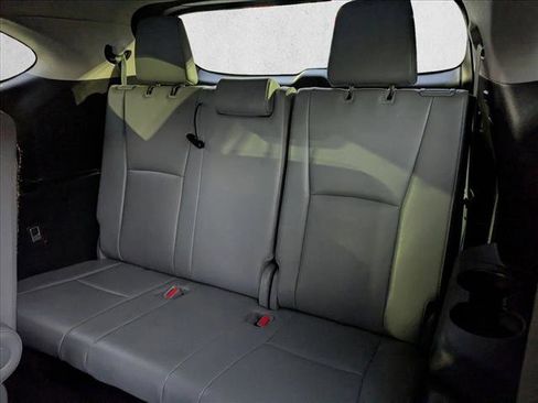 Used 2023 Toyota Highlander Platinum image 18