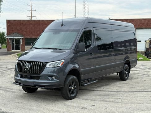 Used 2023 Mercedes-Benz Sprinter 2500 image 2