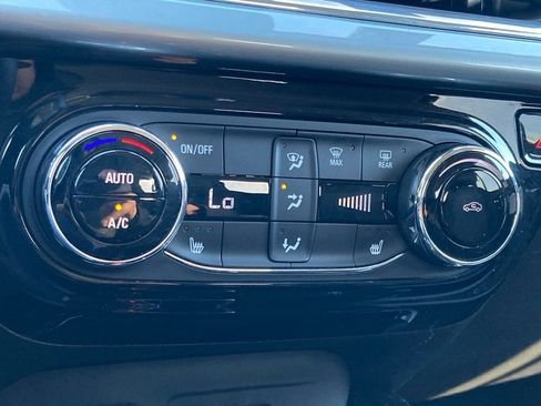 Used 2025 Chevrolet Trax LT w/ LT Convenience Package image 22