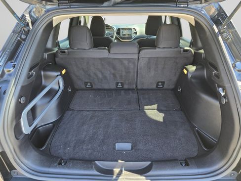 Used 2016 Jeep Cherokee Latitude FWD image 20