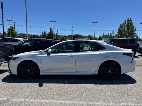 Used 2024 Toyota Camry XSE FWD image 9