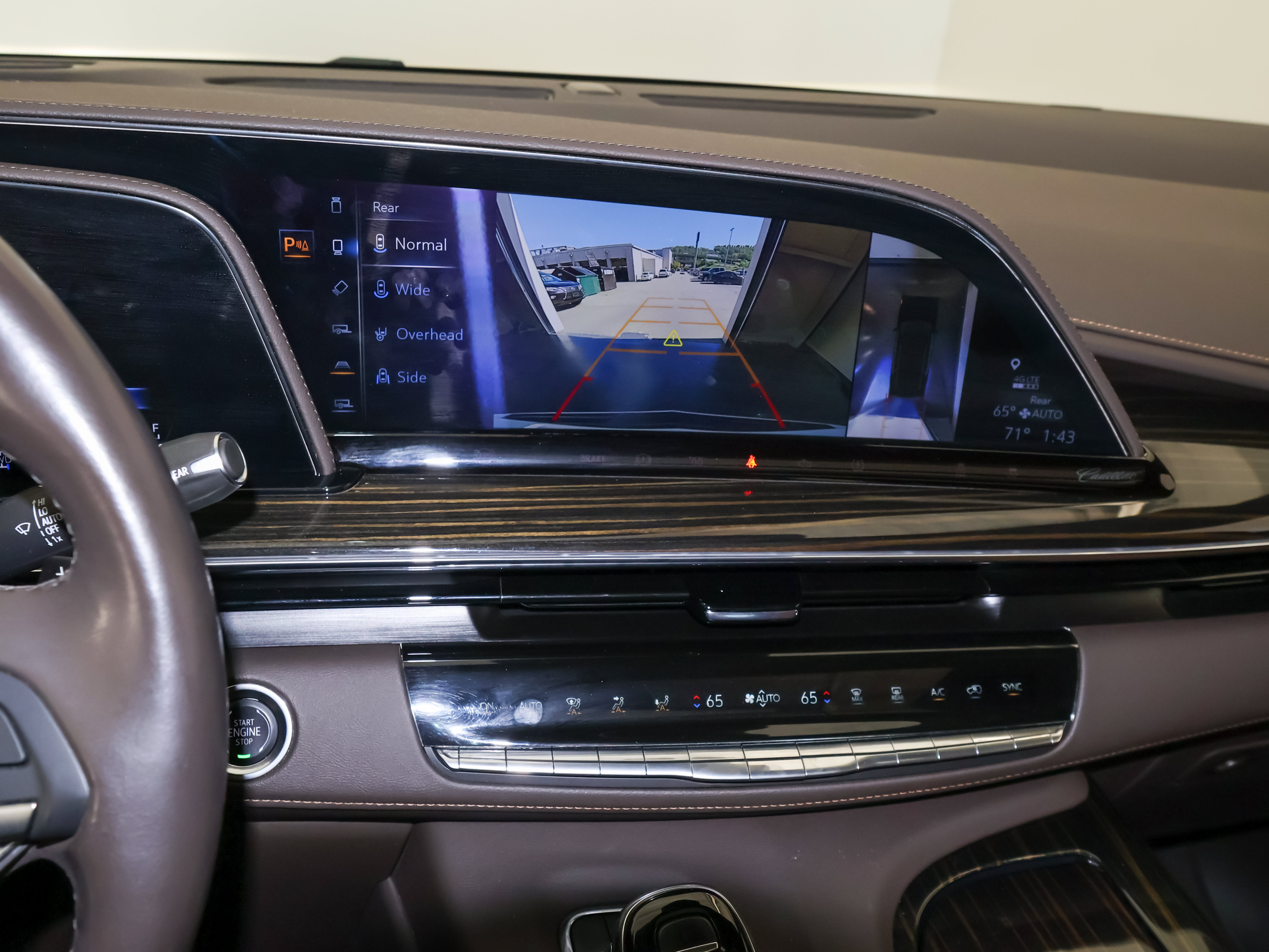 Used 2024 Cadillac Escalade Premium Luxury w/ Performance Package AWD/4WD image 33