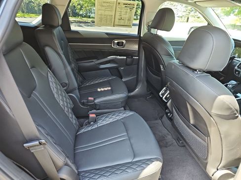 Used 2023 Kia Sorento SX AWD/4WD image 16