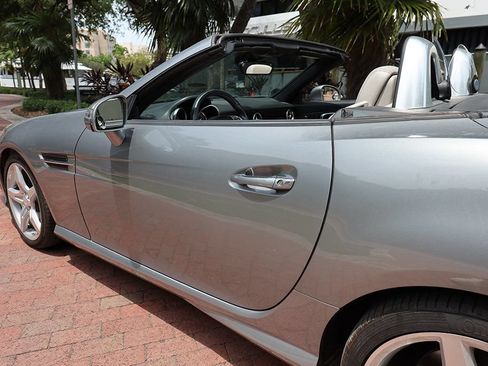 Used 2013 Mercedes-Benz SLK 250 image 23