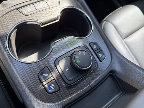 Used 2023 GMC Acadia SLT w/ Elevation Edition AWD/4WD image 18