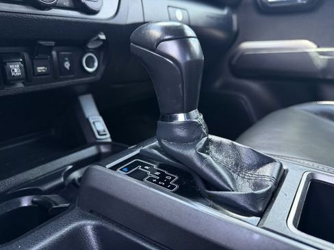 Used 2023 Toyota Tacoma TRD Off-Road w/ Technology Package AWD/4WD image 9
