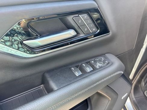 Used 2025 GMC Yukon XL Denali AWD/4WD image 13