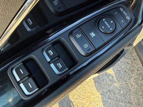 Used 2019 Kia Niro EX image 15